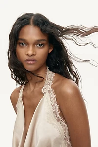 Robe dos nu en satin