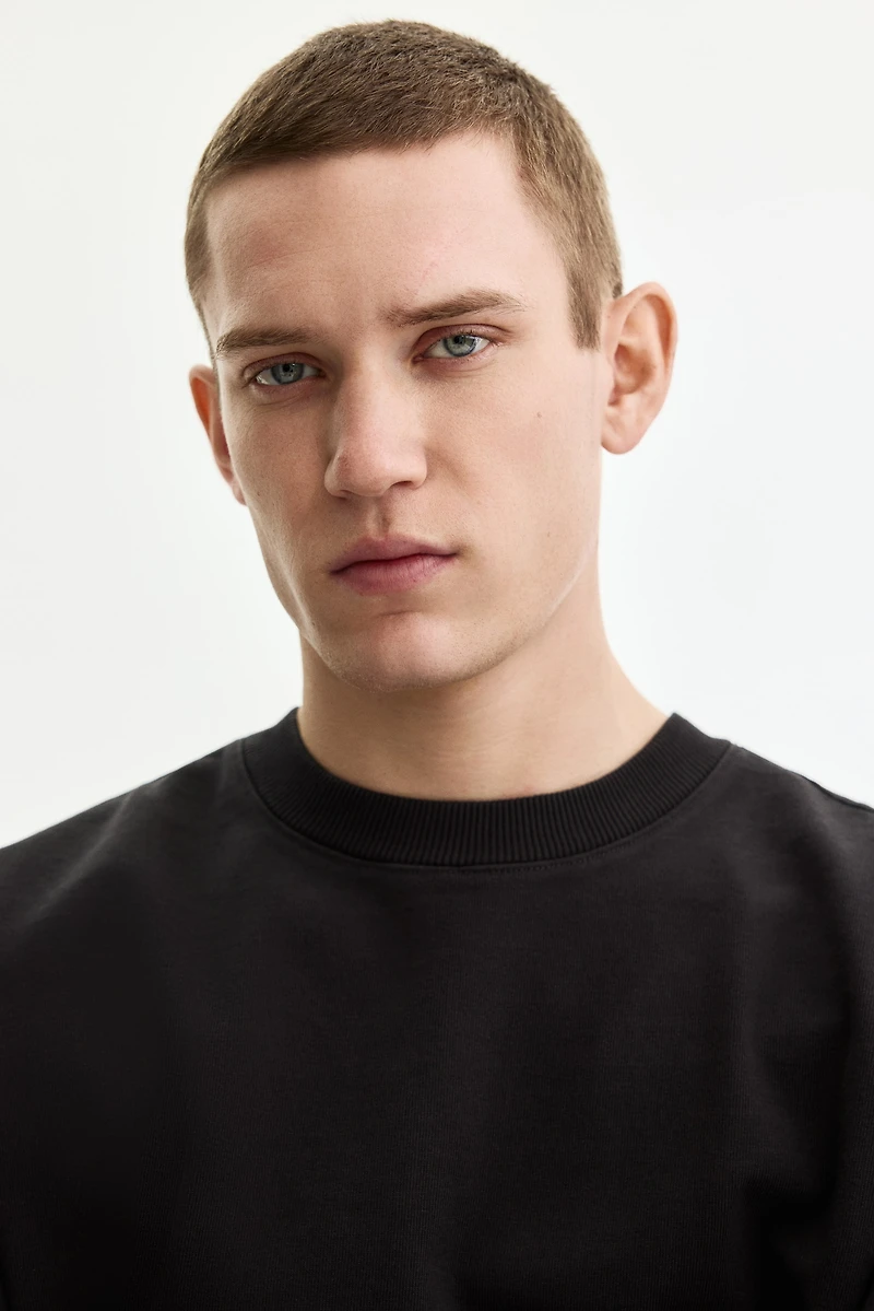 Loose-Fit Long-Sleeved Shirt