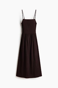 Robe smockée avec bretelles fines
