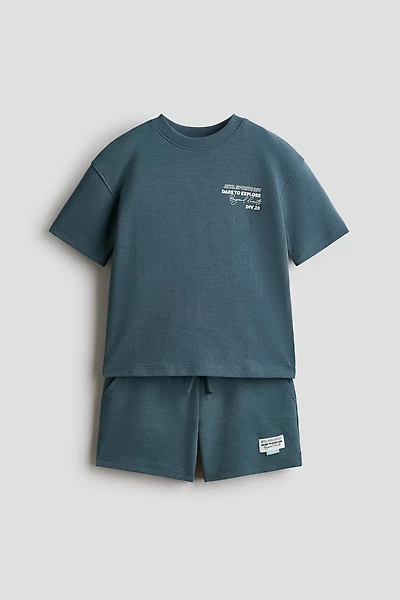 2-Piece T-Shirt and Sweatshorts Set