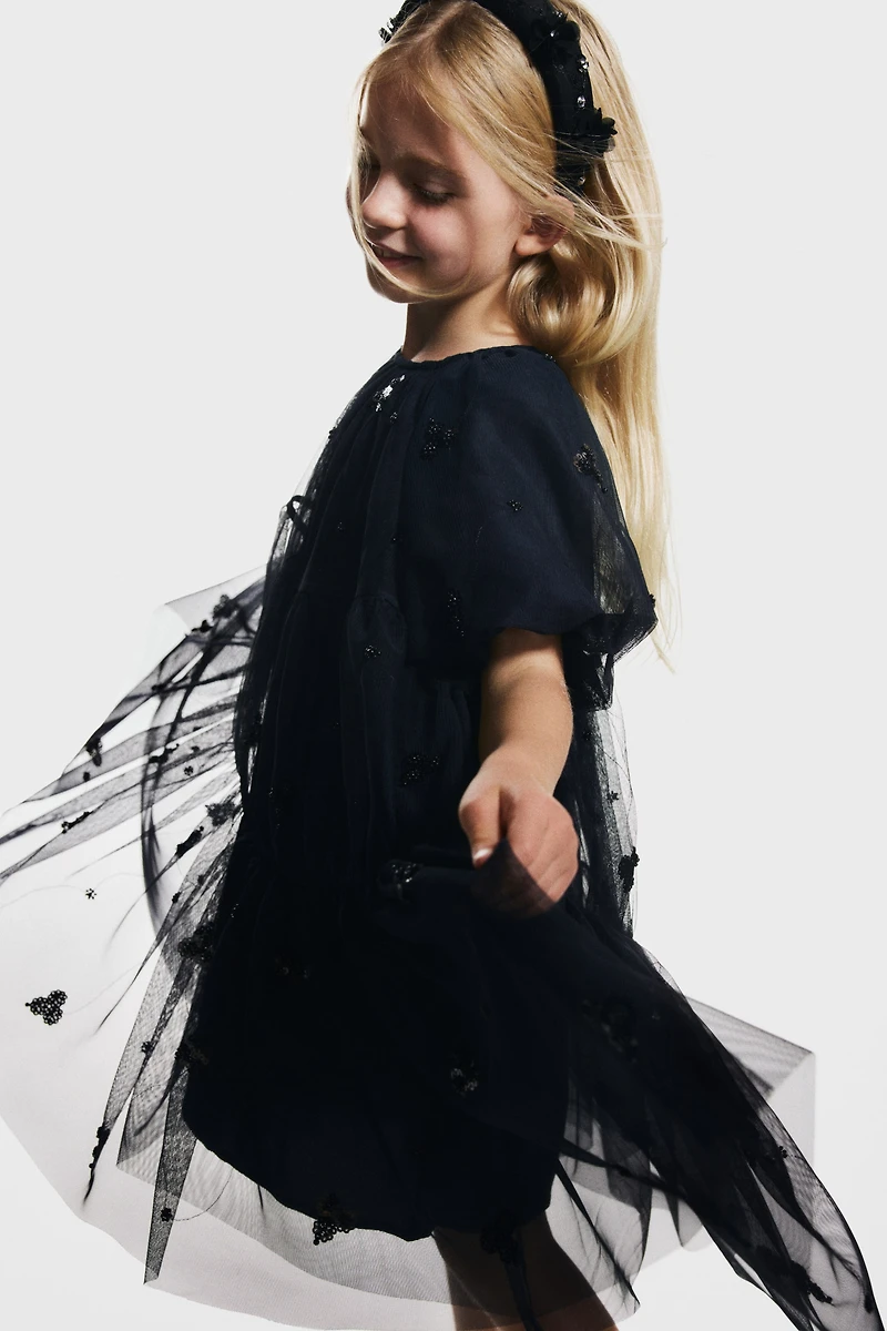 Robe en tulle à sequins