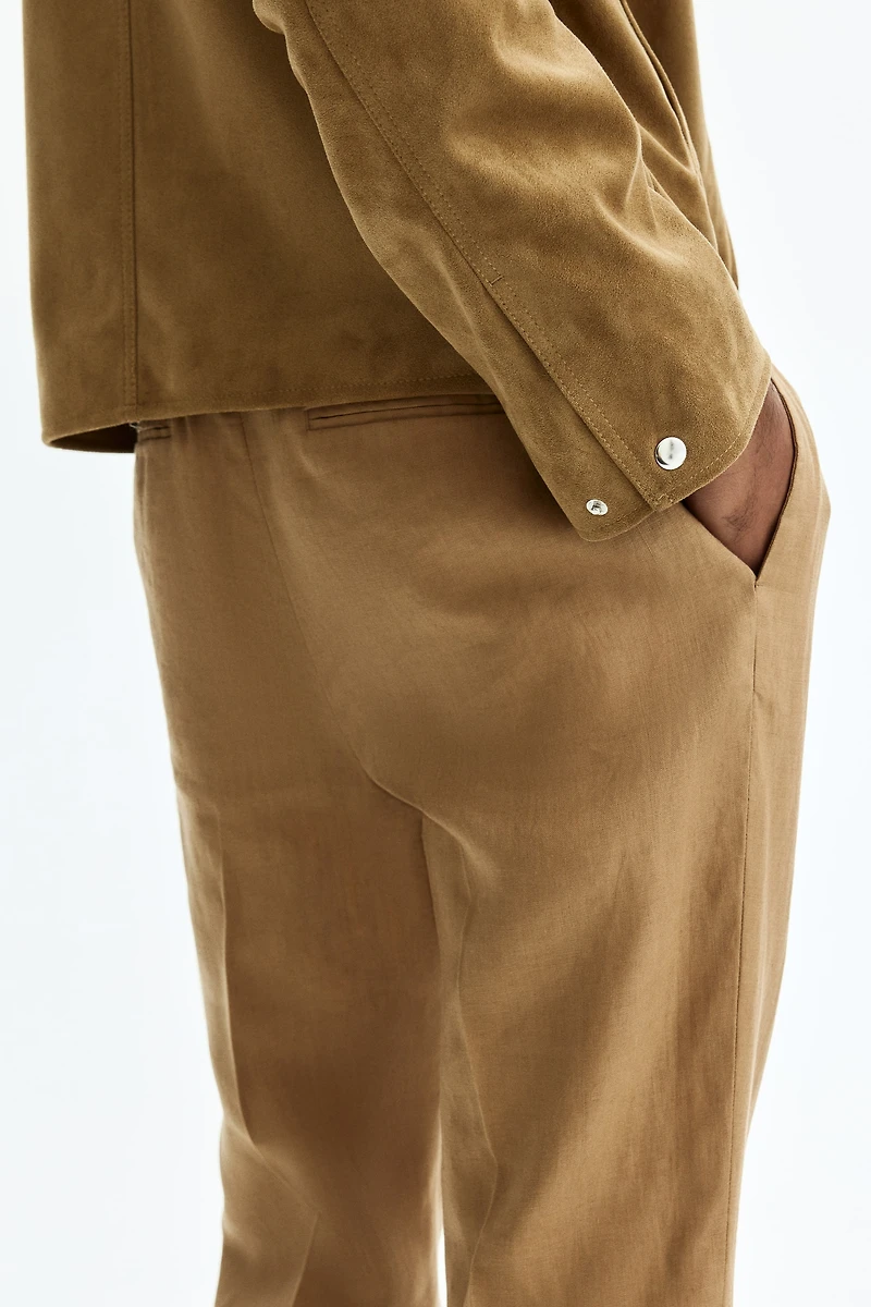 Pantalon de costume près du corps en lin