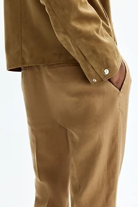 Pantalon de costume près du corps en lin