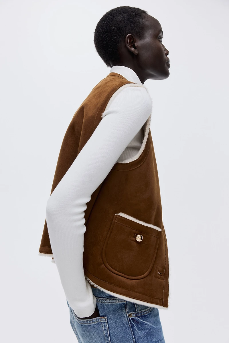 Veste sans manches doublée de tissu peluche