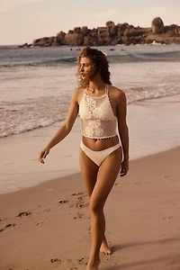 Haut de plage à l’aspect crochet avec dos ouvert