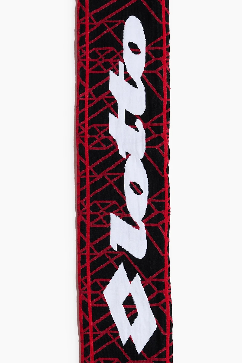  Jacquard-Knit Scarf