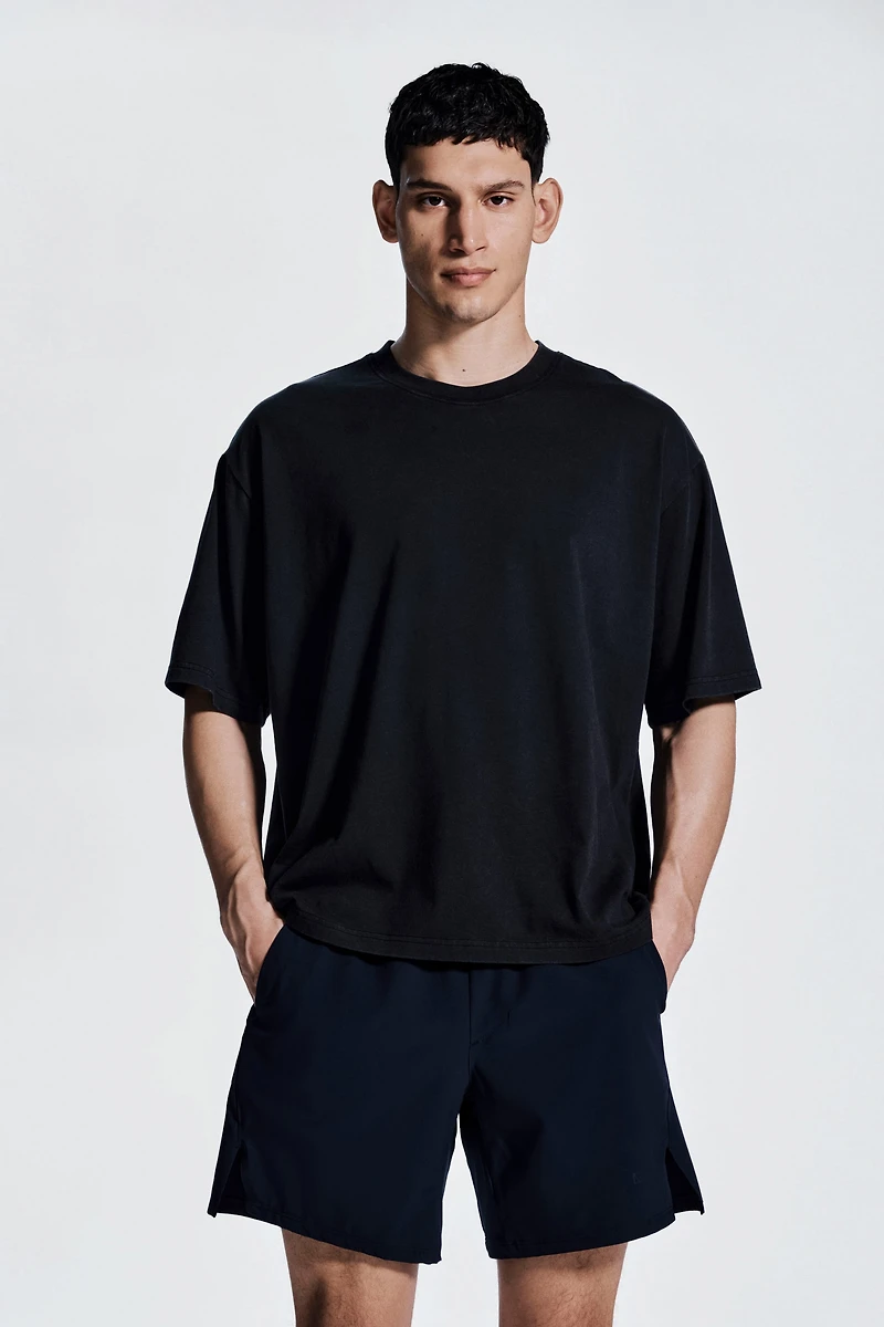 Mid-Length Sports Shorts with DryMove™