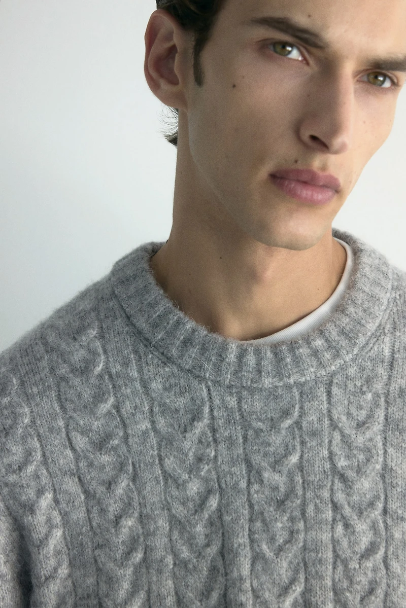 Chandail classique en tricot torsadé