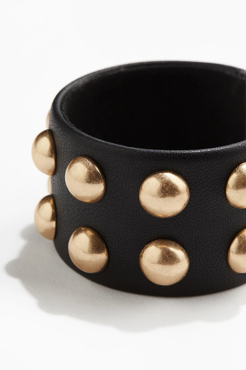 Bracelet manchette clouté