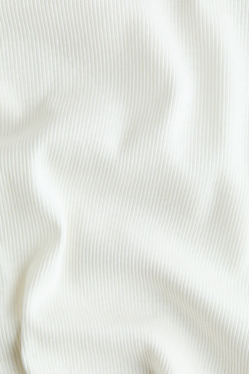 T-shirt côtelé à bords surjetés