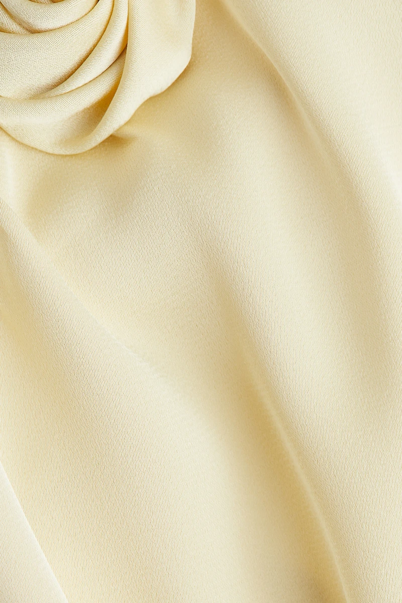 Robe combinaison en satin avec détail à nouer