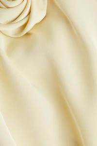 Robe combinaison en satin avec détail à nouer