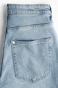 Jean évasé coupe galbée taille haute