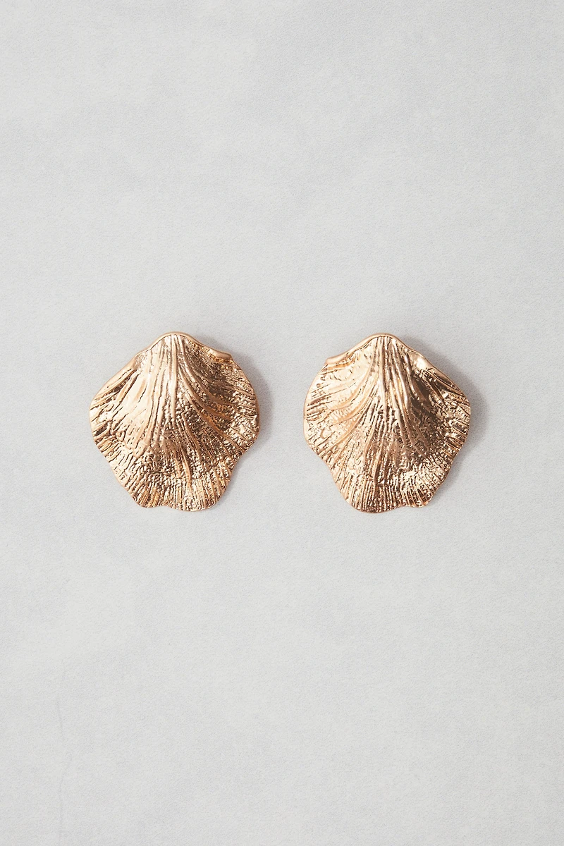 Seashell-shaped earrings