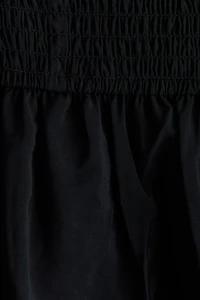 Robe épaules nues à volants