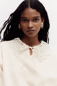 Sweatshirt with Collar