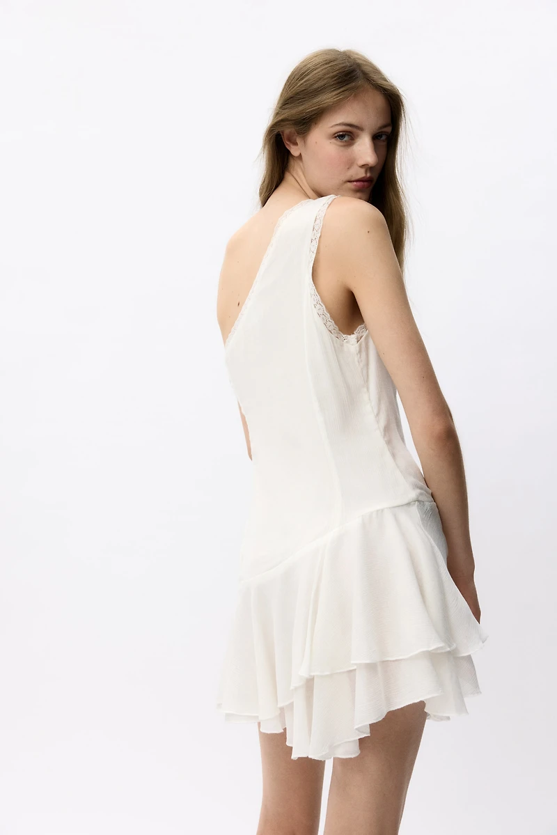 Robe asymétrique à volant