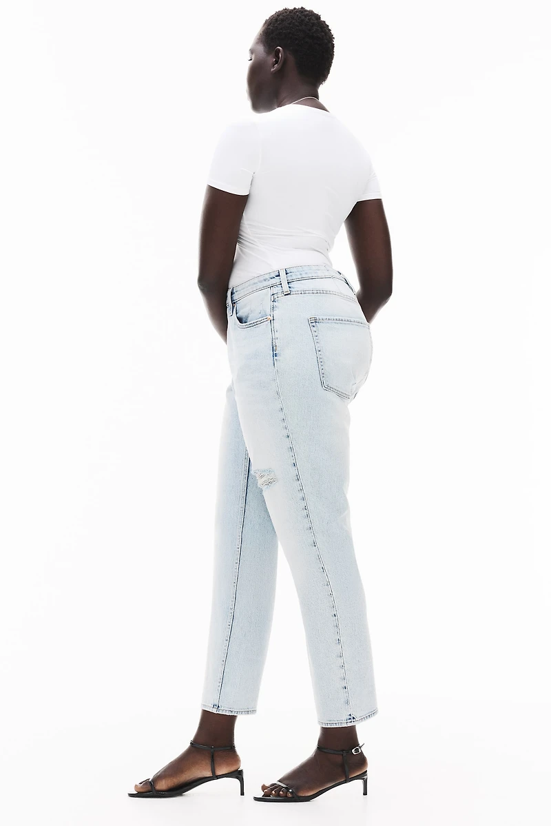 Jean taille haute à la cheville et près du corps