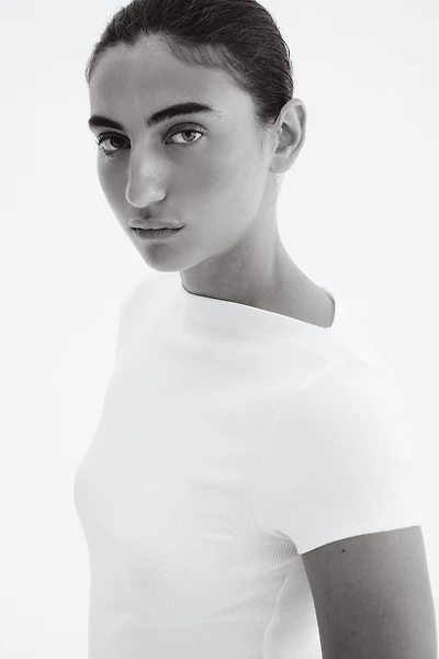 Haut côtelé avec encolure bateau