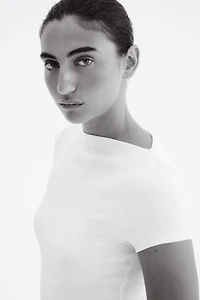 Haut côtelé avec encolure bateau