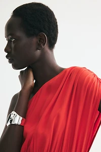 Robe asymétrique à effet drapé
