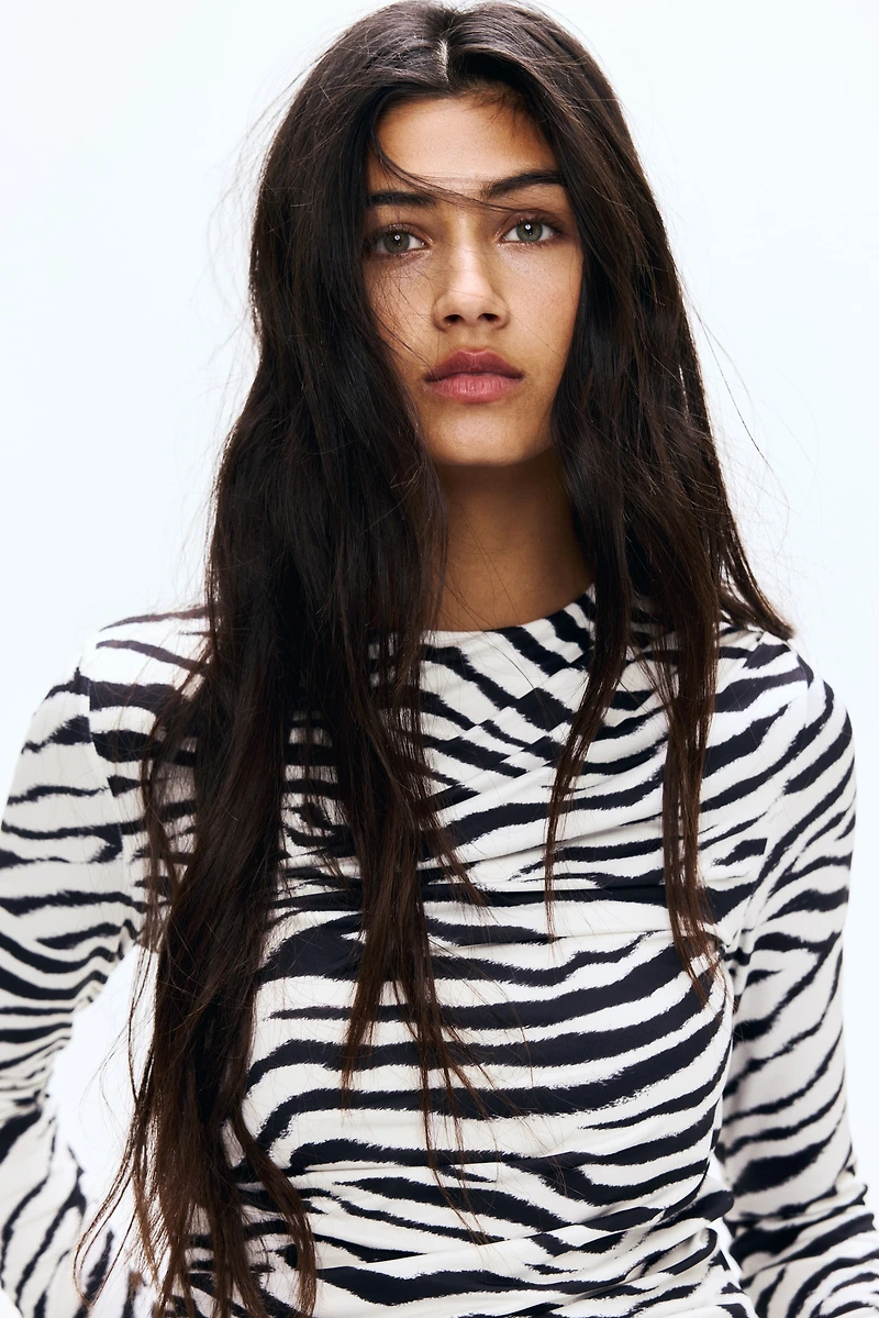 Haut à effet drapé