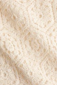 Robe sans manches à l’aspect crochet