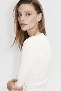 Haut côtelé avec encolure bateau