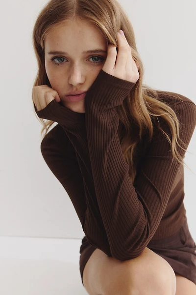 Ribbed Top with Collar