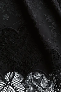 Jupe midi avec dentelle