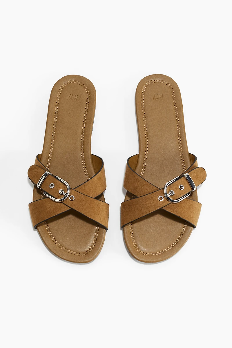 Crossover-strap sandals
