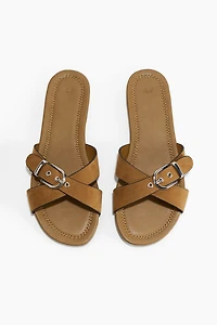 Crossover-strap sandals