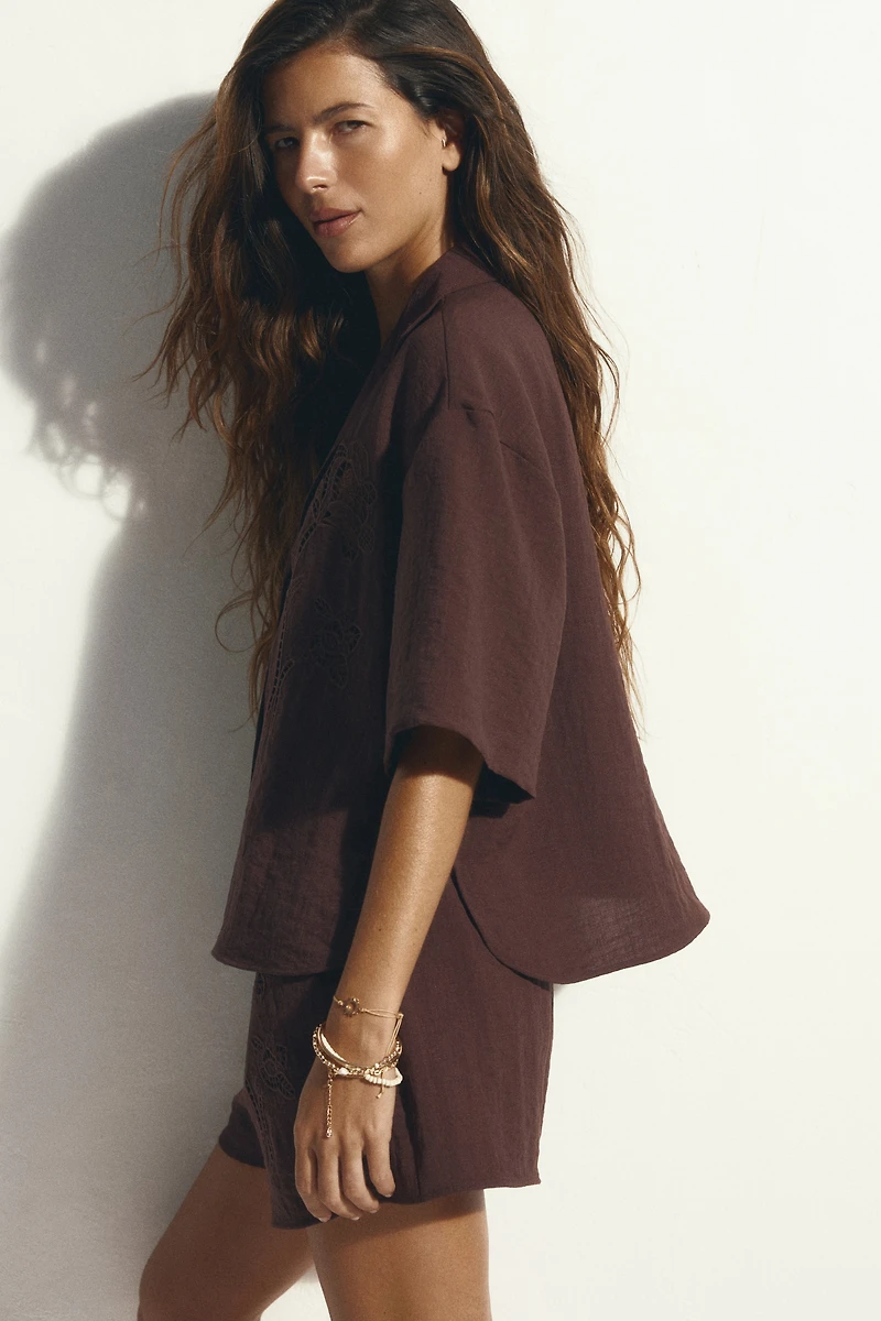 Chemise avec broderie anglaise