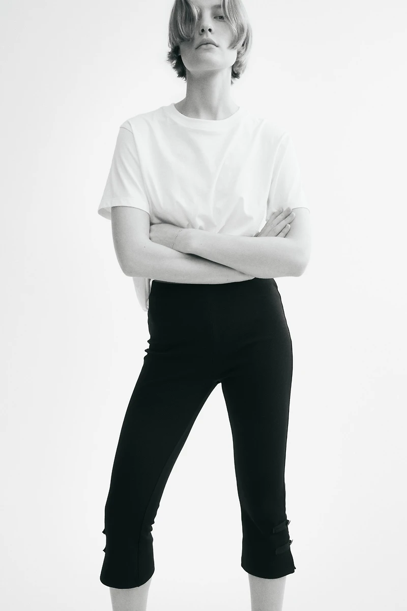 Button-Detail Capri Pants