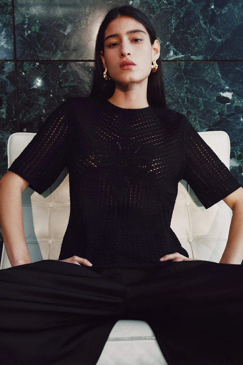 Haut à l’aspect crochet