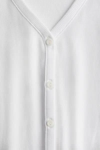 T-shirt côtelé avec boutons