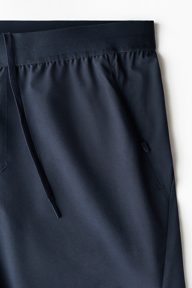 Mid-Length Sports Shorts with DryMove™