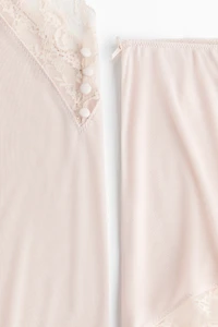 Pyjama en viscose mélangée avec dentelle