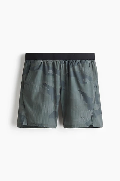Mid-Length Sports Shorts with DryMove™