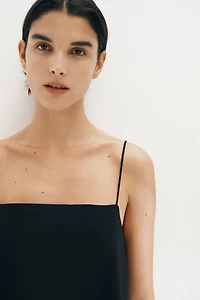 Haut en fin tricot à bretelles fines