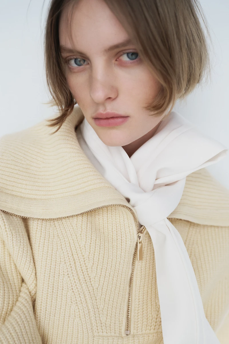 Chandail en tricot côtelé à col fermeture éclair