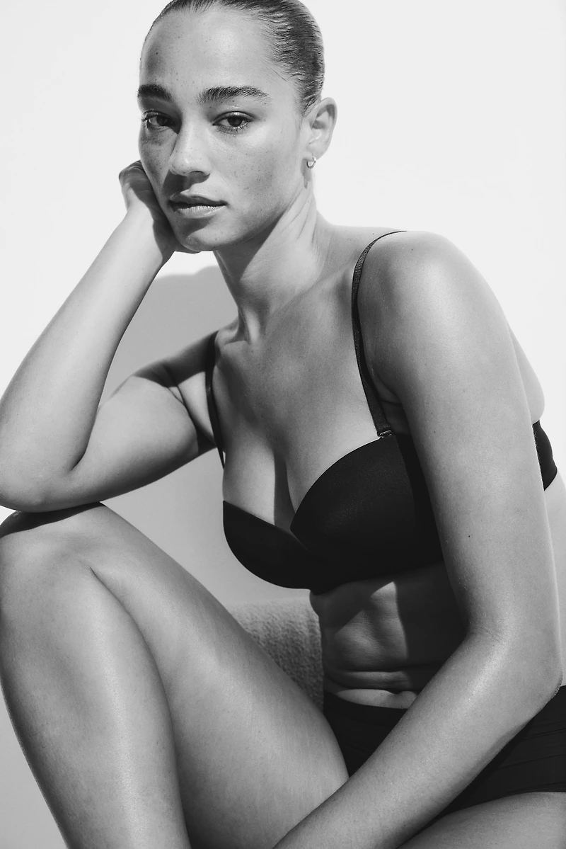 Soutien-gorge balconnet coussiné en microfibre