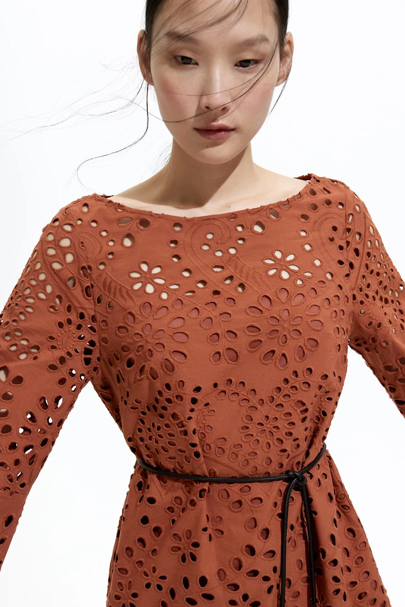 Robe en broderie anglaise