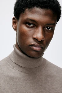 Slim Fit Fine-Knit Turtleneck Sweater