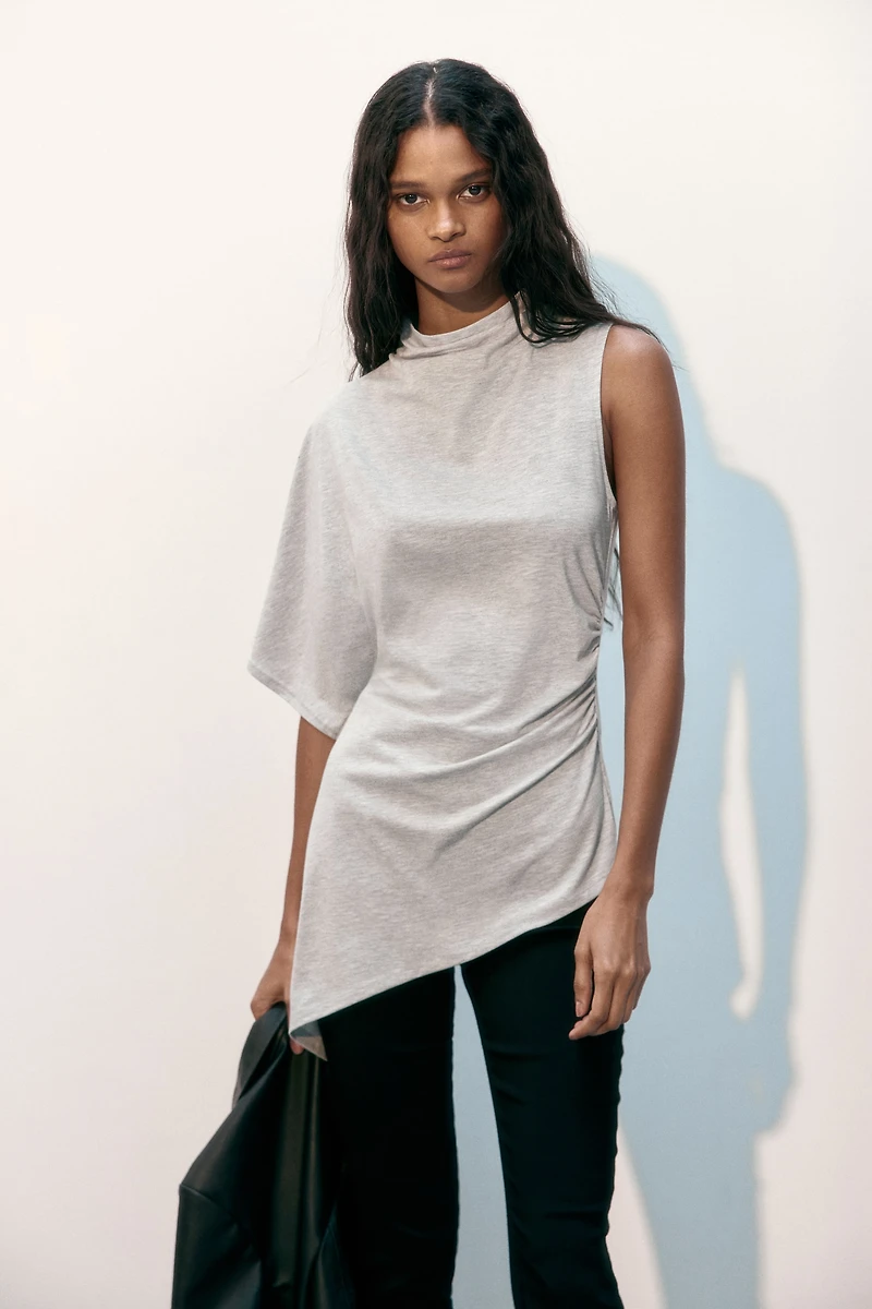 Haut asymétrique avec col cheminée