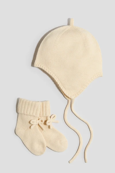 2-Piece Bonnet and Socks Set