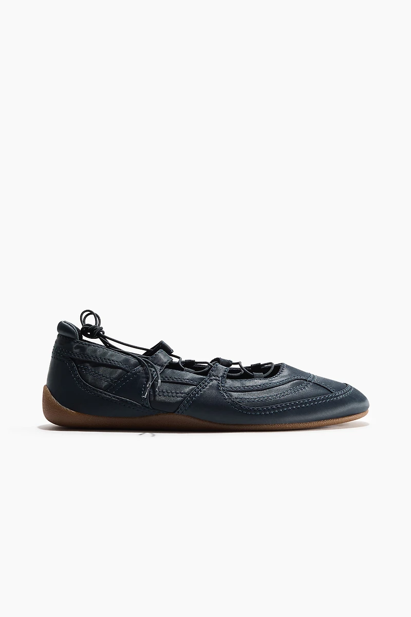 Ballerines à lacets en satin