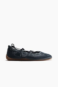 Ballerines à lacets en satin