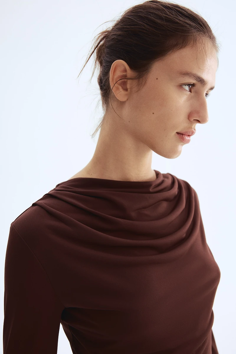 Haut à encolure bénitier