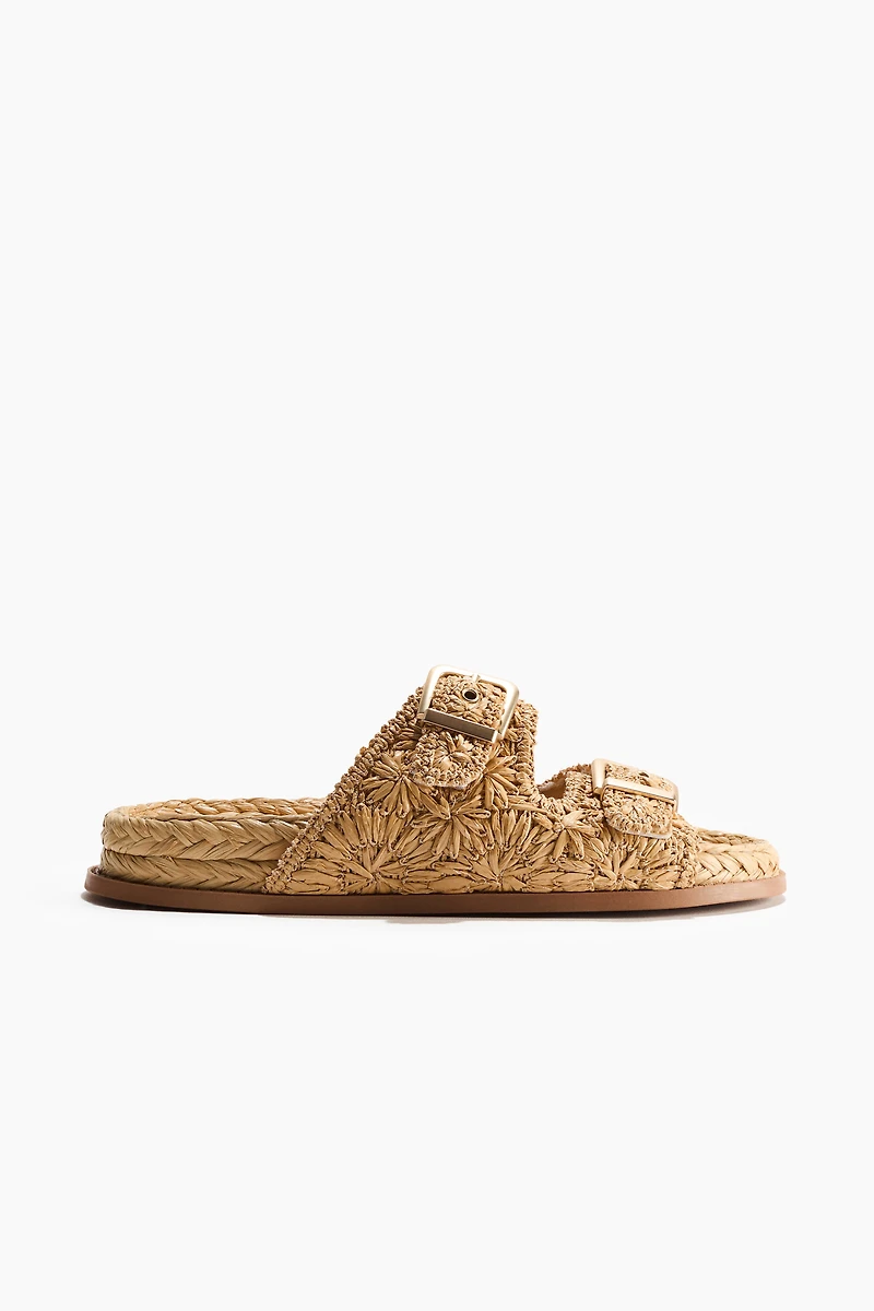 Sandales à l’aspect espadrilles